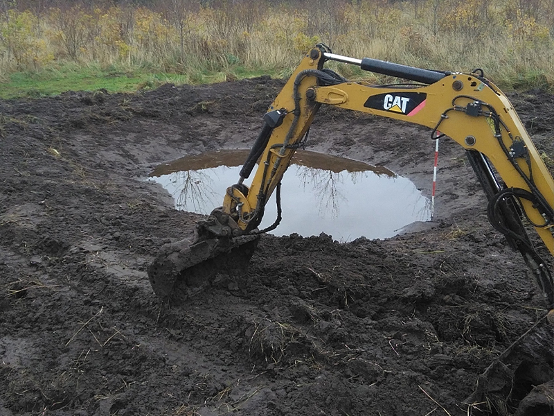 Udgravning til sø med minigraver
